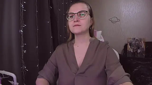 Snapshot of MissBrightShine chatting on December 2025 11:42:02 AM MissBrightShine online show from December 2025 11:42:02 AM