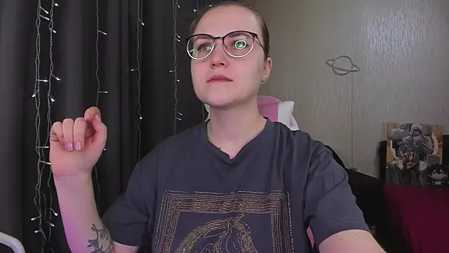 Snapshot of MissBrightShine chatting on February 2026 10:59:01 AM MissBrightShine online show from February 2026 10:59:01 AM