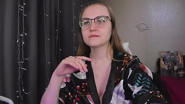 Snapshot of MissBrightShine chatting on February 2026 11:21:02 AM MissBrightShine online show from February 2026 11:21:02 AM