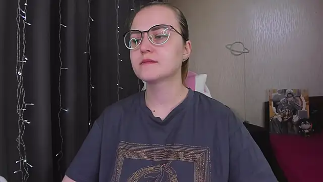 Snapshot of MissBrightShine chatting on February 2026 11:18:02 AM MissBrightShine online show from February 2026 11:18:02 AM