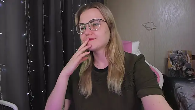 MissBrightShine online show from March 2026 11:42:01 AM