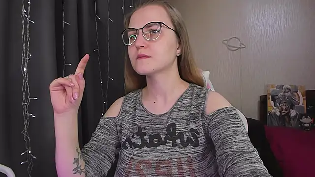 Snapshot of MissBrightShine chatting on February 2026 10:37:01 AM MissBrightShine online show from February 2026 10:37:01 AM