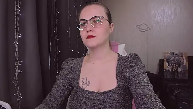 Snapshot of MissBrightShine chatting on January 2026 10:33:01 AM MissBrightShine online show from January 2026 10:33:01 AM