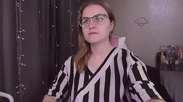 Snapshot of MissBrightShine chatting on November 2025 11:58:02 AM MissBrightShine online show from November 2025 11:58:02 AM