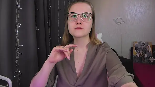 Snapshot of MissBrightShine chatting on February 2026 10:48:02 AM MissBrightShine online show from February 2026 10:48:02 AM