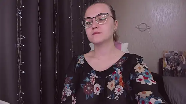 Snapshot of MissBrightShine chatting on November 2025 10:21:02 AM MissBrightShine online show from November 2025 10:21:02 AM