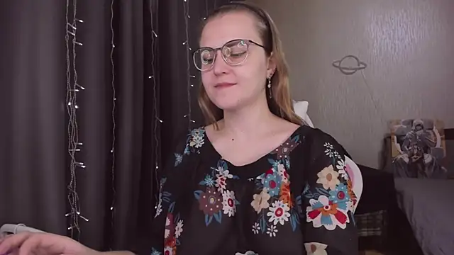 Snapshot of MissBrightShine chatting on November 2025 10:41:01 AM MissBrightShine online show from November 2025 10:41:01 AM