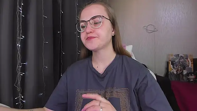 Snapshot of MissBrightShine chatting on February 2026 11:43:02 AM MissBrightShine online show from February 2026 11:43:02 AM