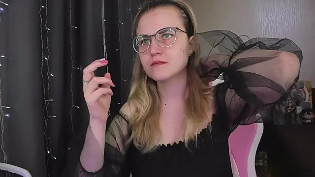 MissBrightShine online show from April 2026 11:01:01 AM