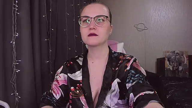 Snapshot of MissBrightShine chatting on January 2026 10:30:02 AM MissBrightShine online show from January 2026 10:30:02 AM