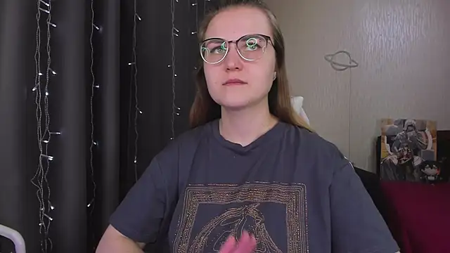 Snapshot of MissBrightShine chatting on March 2026 11:32:01 AM MissBrightShine online show from March 2026 11:32:01 AM