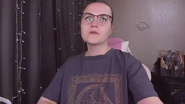 Snapshot of MissBrightShine chatting on October 2025 11:53:01 AM MissBrightShine online show from October 2025 11:53:01 AM