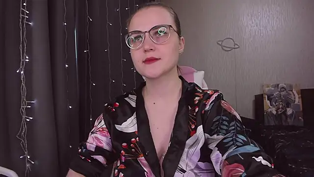 Snapshot of MissBrightShine chatting on January 2026 10:51:02 AM MissBrightShine online show from January 2026 10:51:02 AM