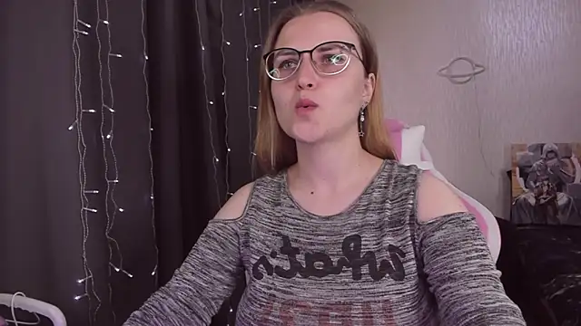 MissBrightShine online show from September 2025 10:27:01 AM