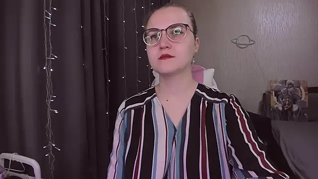 Snapshot of MissBrightShine chatting on November 2025 10:36:01 AM MissBrightShine online show from November 2025 10:36:01 AM