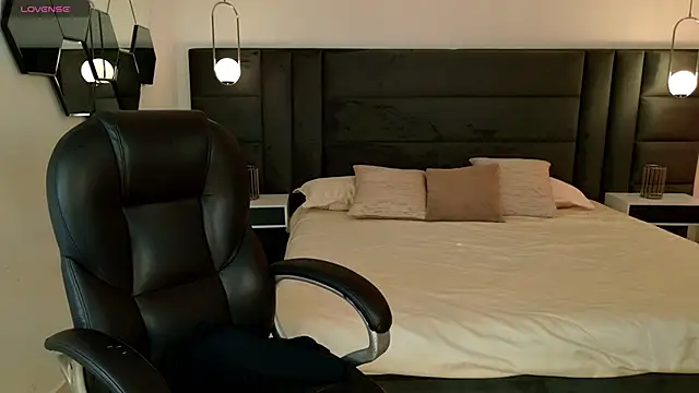 LisaMonroe  online show from March 2026 08:35:01 PM