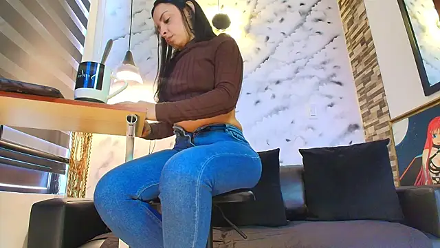 Sophie LittleS online show from December 2025 01:37:01 PM