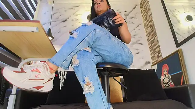 Sophie LittleS online show from March 2026 01:18:01 PM