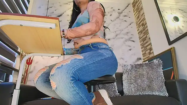 Sophie LittleS online show from April 2026 12:07:02 PM