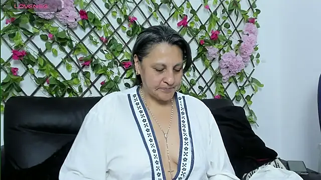 Snapshot of merlyna_goldens chatting on October 2025 11:38:01 PM merlyna goldens online show from October 2025 11:38:01 PM