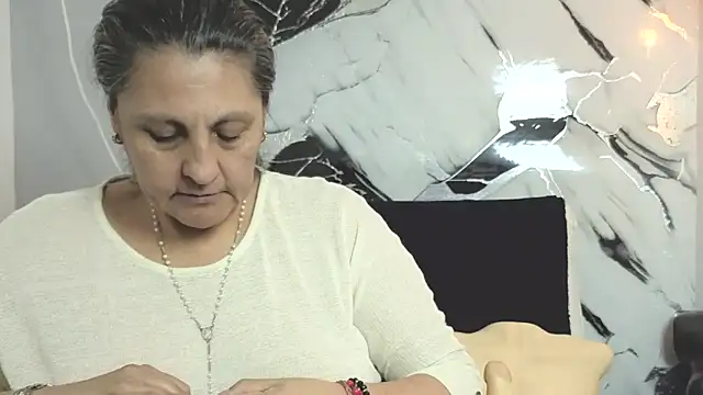 Snapshot of merlyna_goldens chatting on October 2025 01:37:02 AM merlyna goldens online show from October 2025 01:37:02 AM