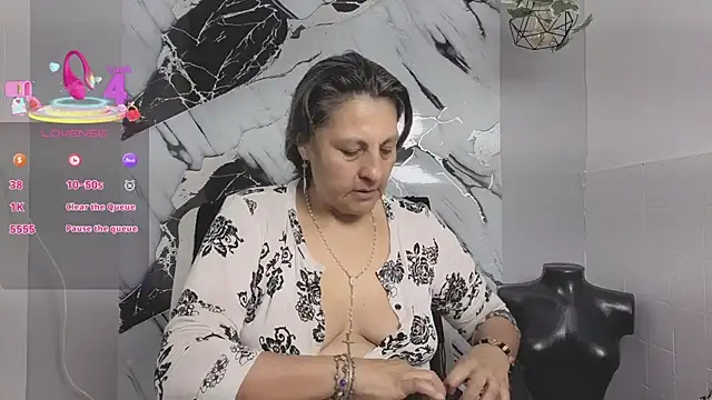 Snapshot of merlyna_goldens chatting on September 2025 11:10:02 PM merlyna goldens online show from September 2025 11:10:02 PM