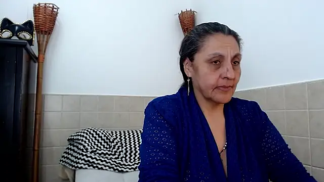 Snapshot of merlyna_goldens chatting on March 2025 03:09:02 AM merlyna goldens online show from March 2025 03:09:02 AM