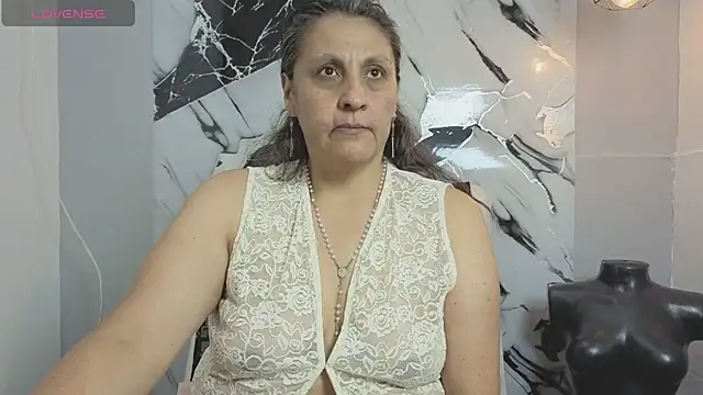 Snapshot of merlyna_goldens chatting on September 2025 03:38:01 AM merlyna goldens online show from September 2025 03:38:01 AM