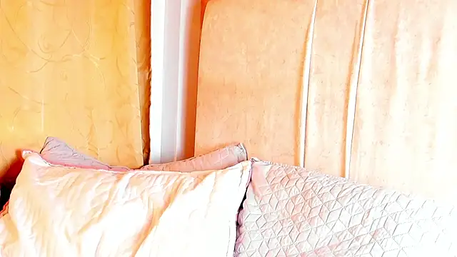 Snapshot of Satuurn_ chatting on January 2025 01:56:01 PM Satuurn online show from January 2025 01:56:01 PM