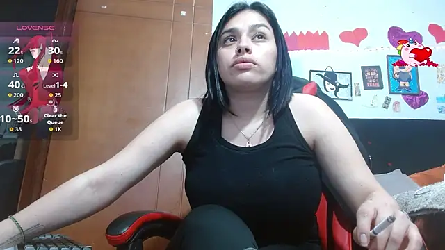 Snapshot of Saray_extrovert_ chatting on December 2025 04:37:01 AM Saray extrovert online show from December 2025 04:37:01 AM