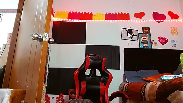 Saray extrovert  online show from April 2026 07:45:01 AM