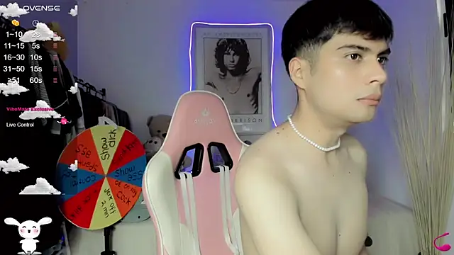 Snapshot of lucas_cute chatting on February 2025 03:43:01 PM lucas cute online show from February 2025 03:43:01 PM