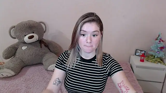 Snapshot of miaacatt chatting on January 2025 12:57:02 PM miaacatt online show from January 2025 12:57:02 PM