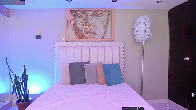 Paula Desousa online show from February 2026 03:45:01 PM