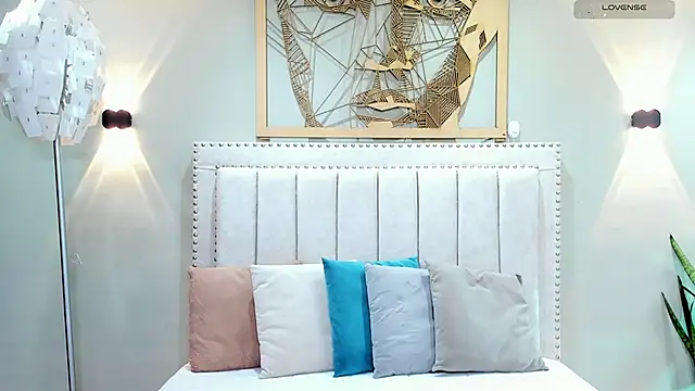 Paula Desousa online show from November 2025 07:35:01 PM