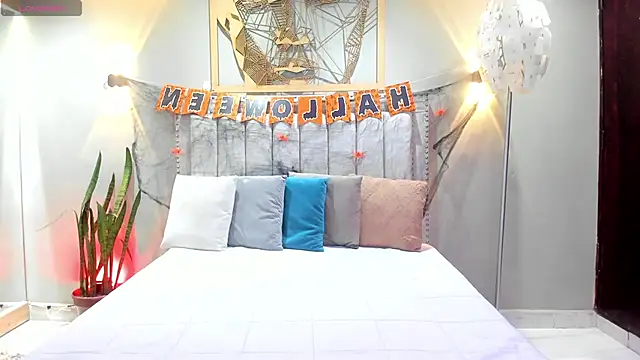 Paula Desousa online show from October 2025 07:46:01 PM