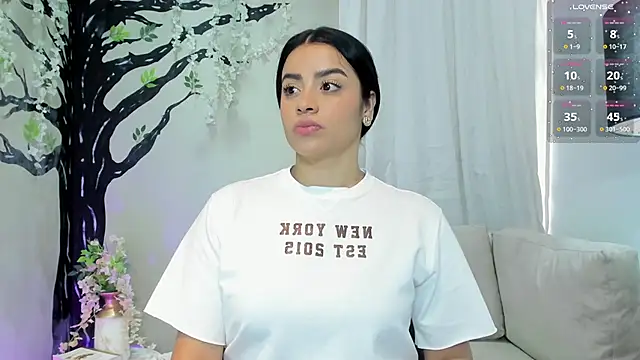 Paula Desousa online show from October 2025 05:57:02 PM