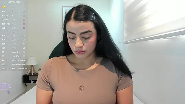 Paula Desousa online show from May 2026 07:30:02 PM
