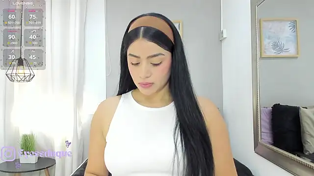 Paula Desousa online show from February 2026 05:45:02 PM