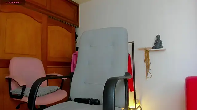 hotcookie28 online show from March 2025 03:22:01 PM