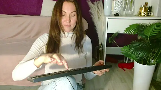 Imcarrieberry online show from November 2025 02:54:02 PM