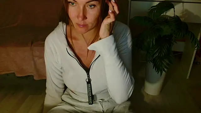 Imcarrieberry online show from April 2026 03:13:01 PM