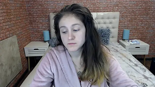 Holliy Cooper online show from October 2025 07:42:02 AM