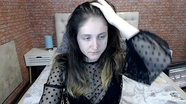 Holliy Cooper online show from October 2025 08:41:01 AM