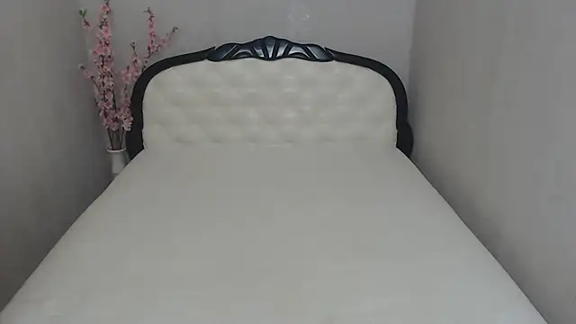 Holliy Cooper online show from March 2025 06:52:02 AM
