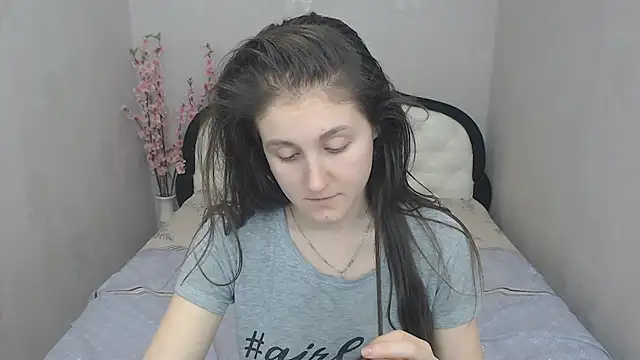 Holliy Cooper online show from March 2025 12:52:01 PM