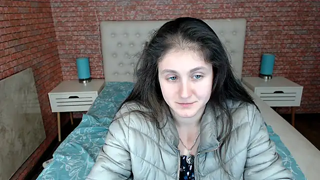 Holliy Cooper online show from March 2025 04:54:02 PM