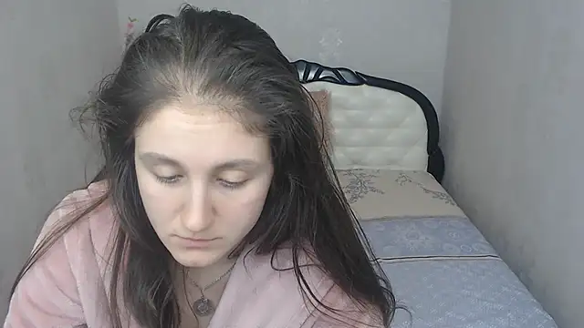 Holliy Cooper online show from February 2025 06:05:01 PM