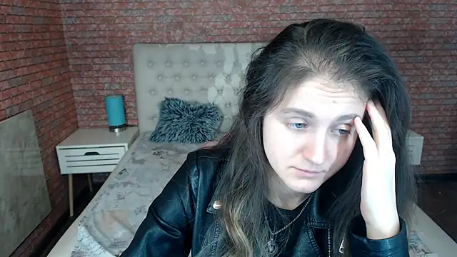 Holliy Cooper online show from September 2025 07:47:01 AM
