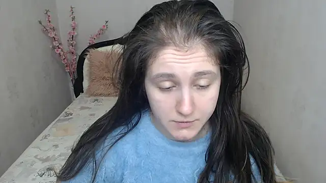 Holliy Cooper online show from April 2026 06:39:02 AM